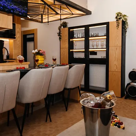 Daire Maya's Flats & 58 - Bridge