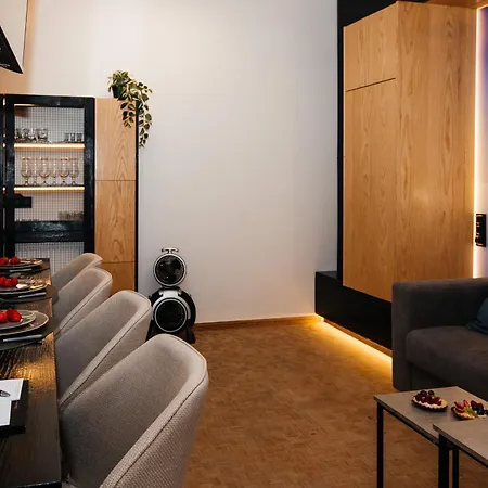 Maya's Flats & 58 - Bridge *