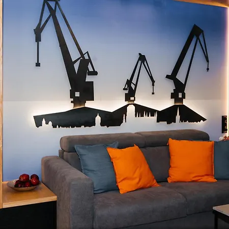 Maya's Flats & 58 - Bridge Daire