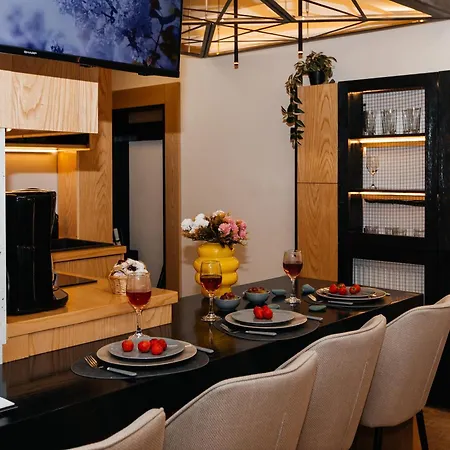 Maya's Flats & 58 - Bridge