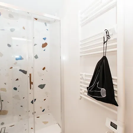 Maya's Flats & 58 - Bridge Apartament *