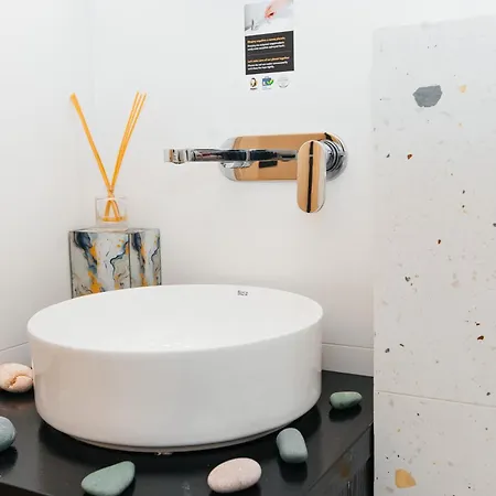 Maya's Flats & 58 - Bridge