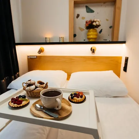 Maya's Flats & 58 - Bridge