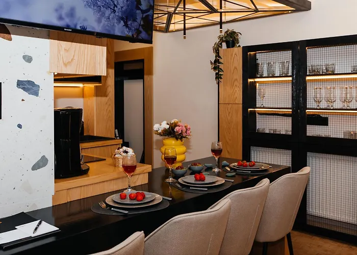 Maya's Flats & 58 - Bridge