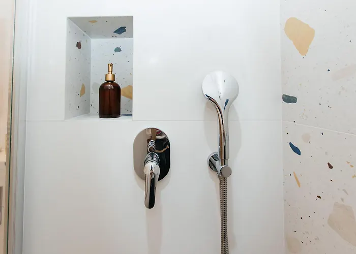 Maya's Flats & 58 - Bridge *