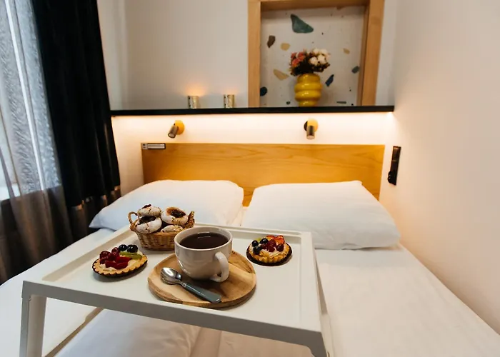 Maya's Flats & 58 - Bridge