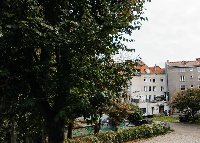 Maya's Flats & 58 - Bridge