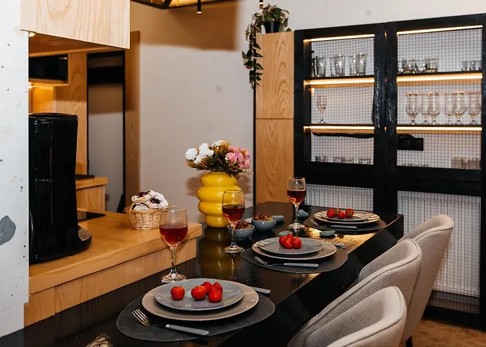 Maya's Flats & 58 - Bridge *