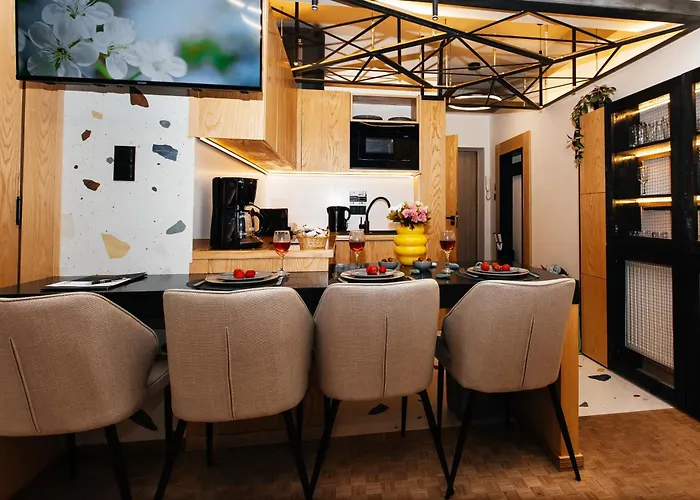 Maya's Flats & 58 - Bridge Апартаменты *