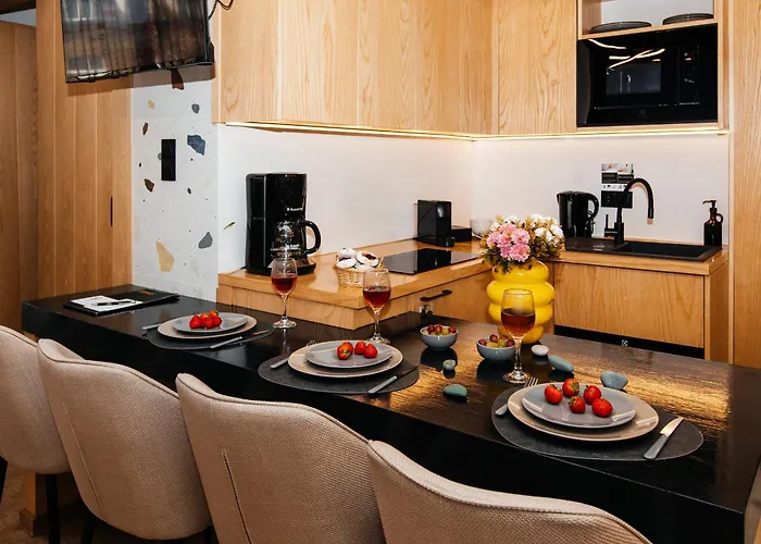 Maya's Flats & 58 - Bridge Апартаменты