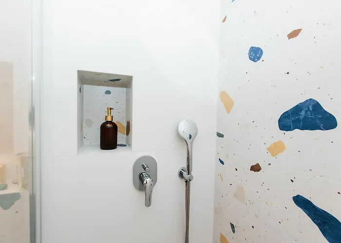 Maya's Flats & 58 - Bridge