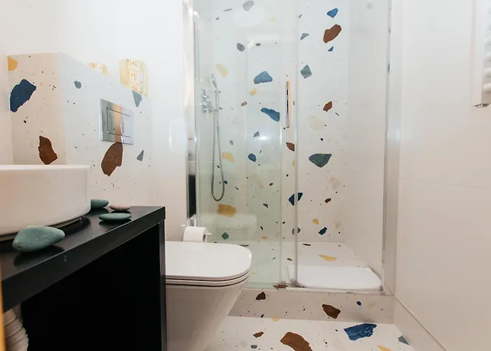 Maya's Flats & 58 - Bridge *