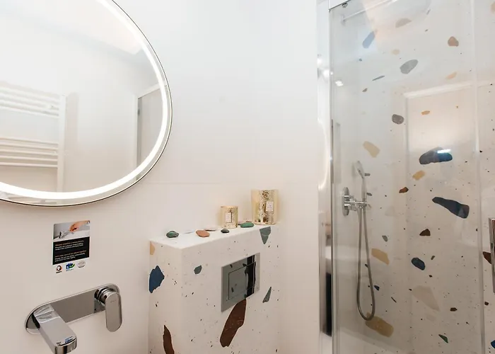 Апартаменты Maya's Flats & 58 - Bridge *