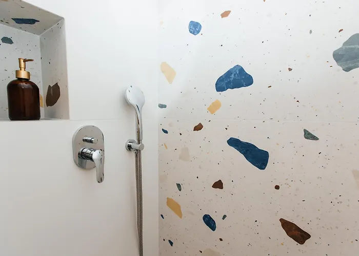 Maya's Flats & 58 - Bridge Апартаменты