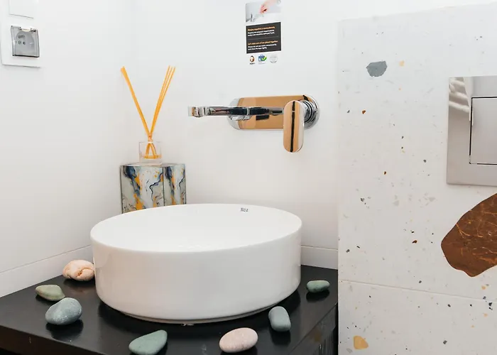 Maya's Flats & 58 - Bridge